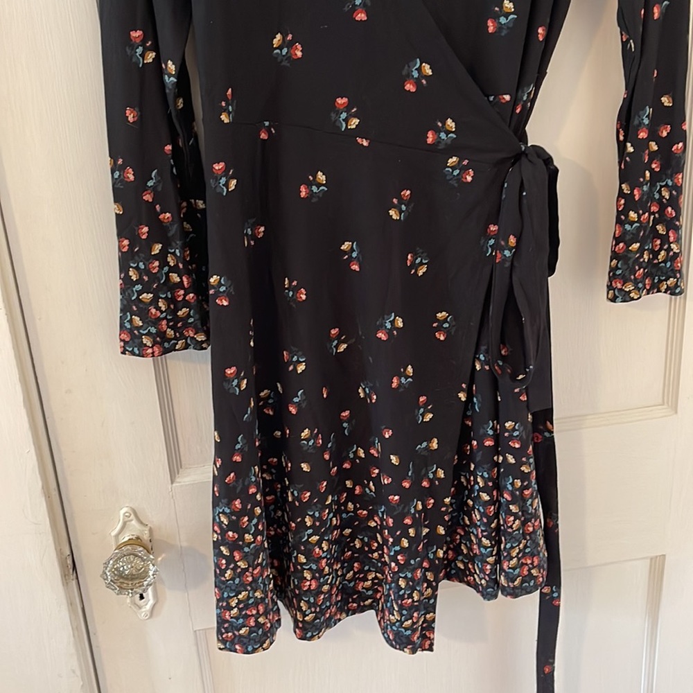 Women's Black Floral Wrap Dress - Picture 7 of 9